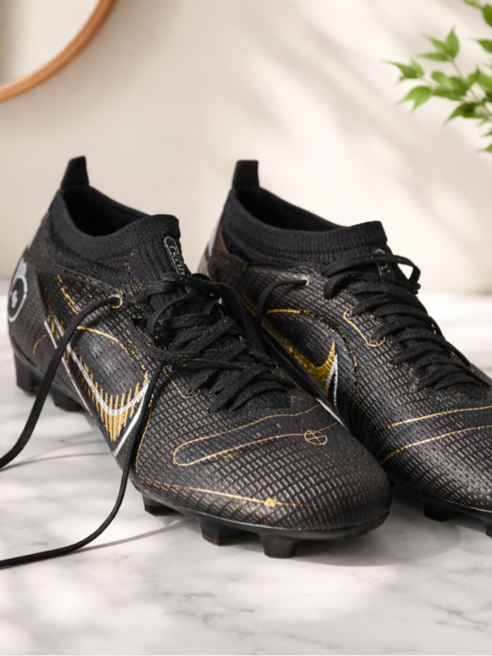 Nike Black and Gold Men's Athletic Cleats